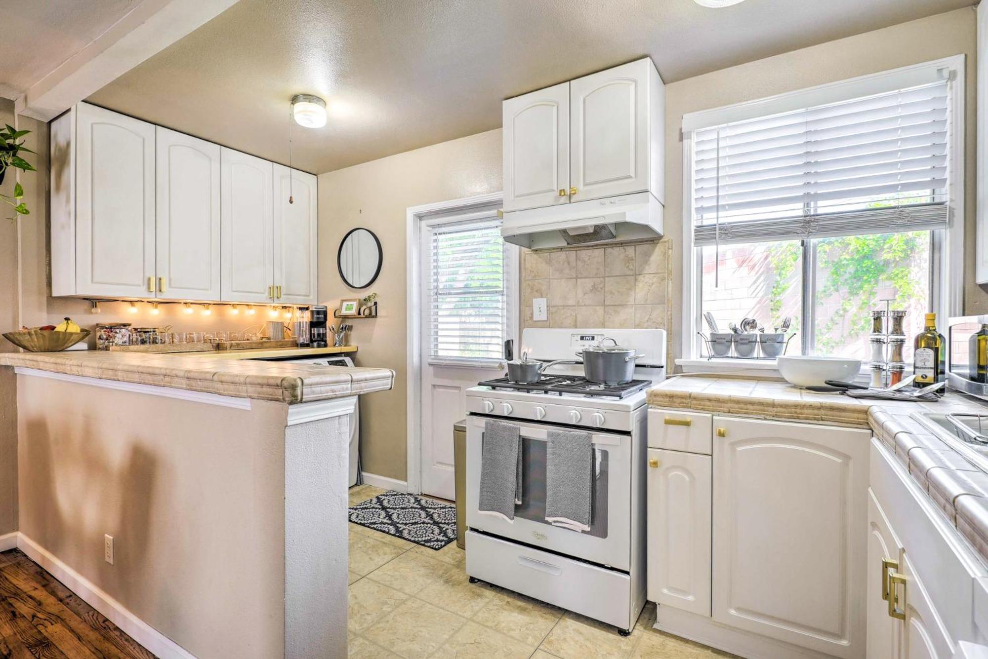 Villa Stylish And Modern Burbank Gem With Private Yard! Exterior foto